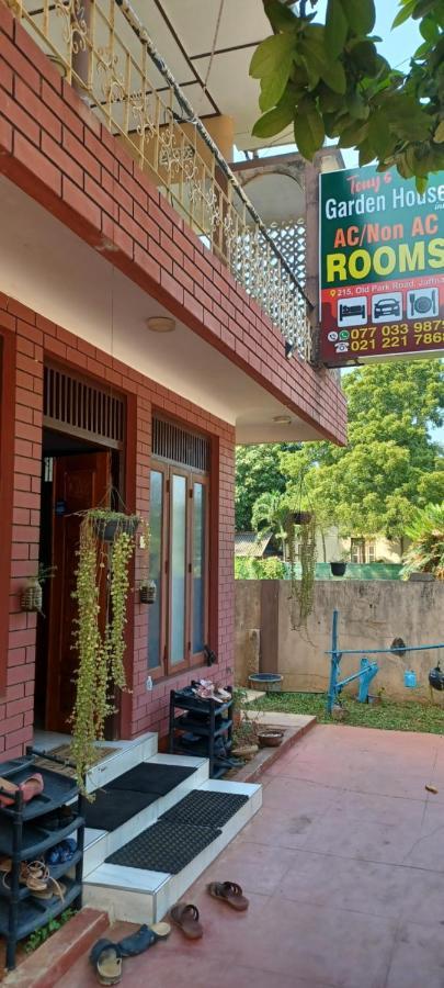 Tony'S Garden House Back Packers Inn Jaffna Bagian luar foto