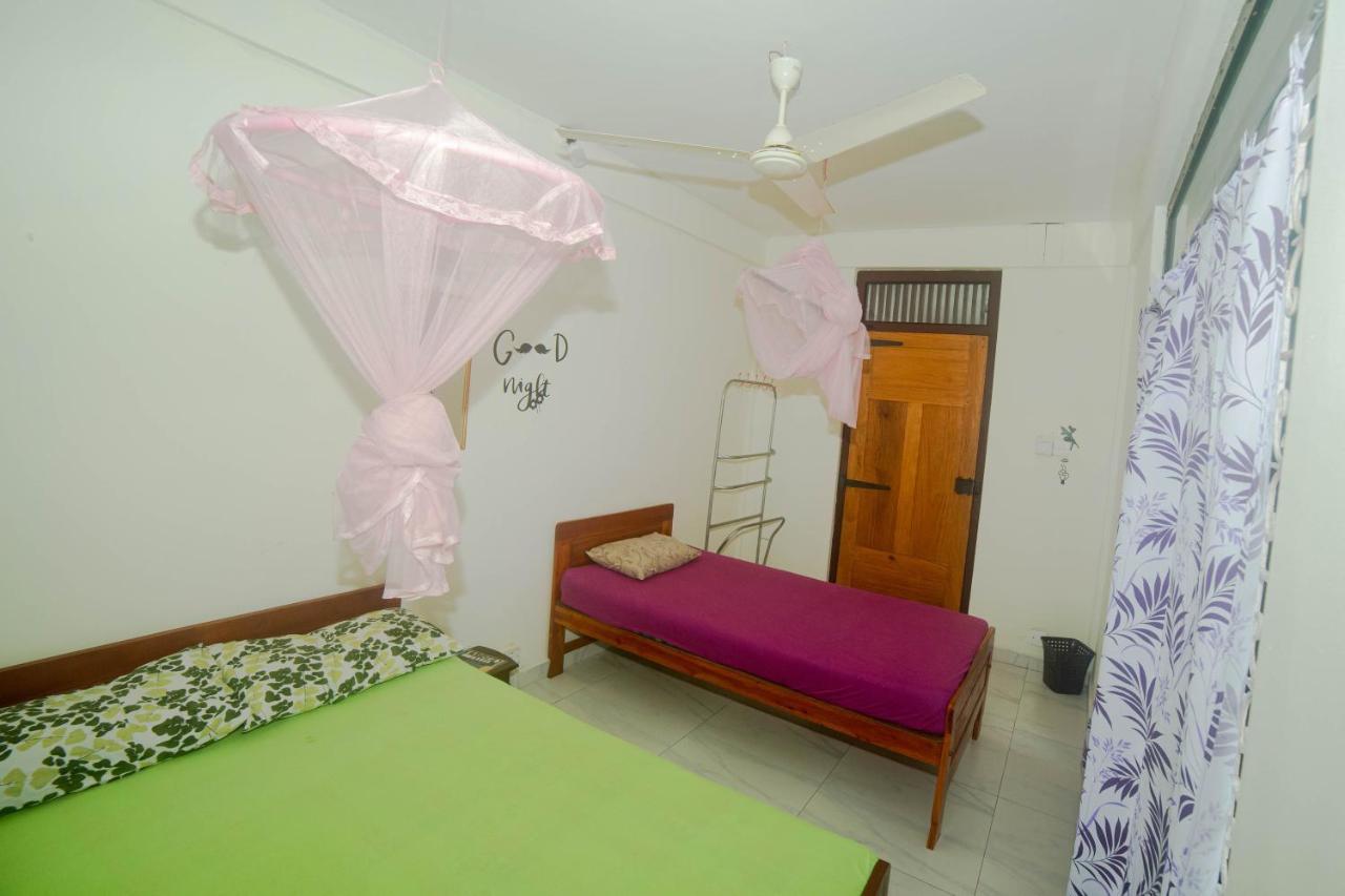 Tony'S Garden House Back Packers Inn Jaffna Bagian luar foto