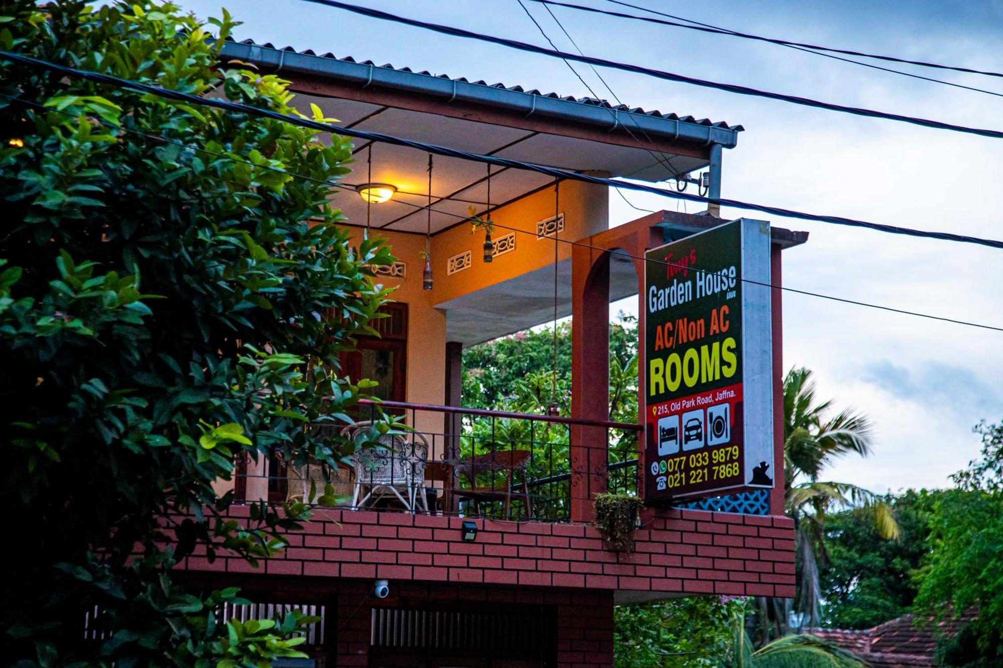 Tony'S Garden House Back Packers Inn Jaffna Bagian luar foto