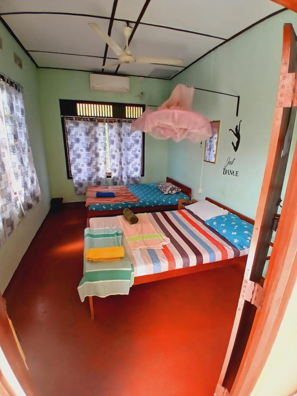 Tony'S Garden House Back Packers Inn Jaffna Bagian luar foto