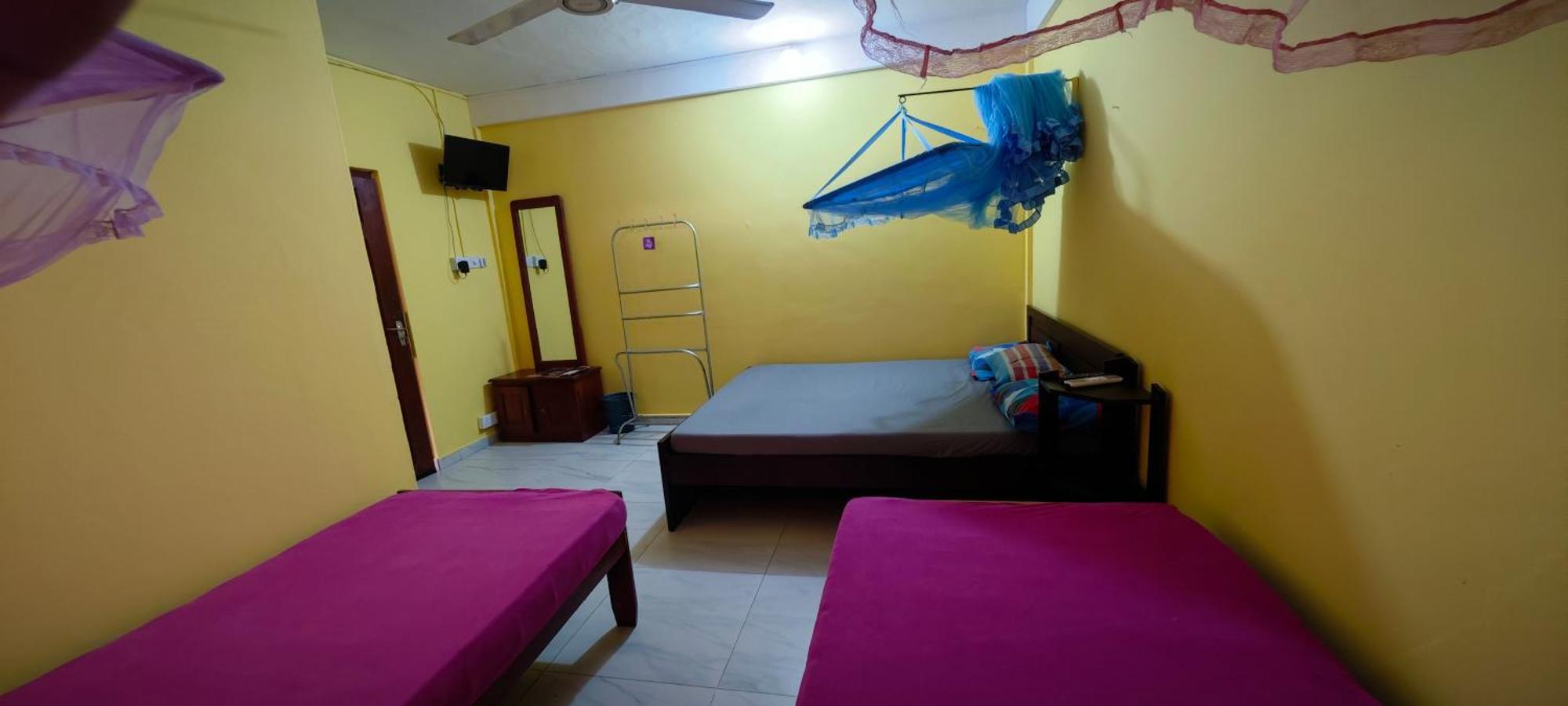 Tony'S Garden House Back Packers Inn Jaffna Bagian luar foto