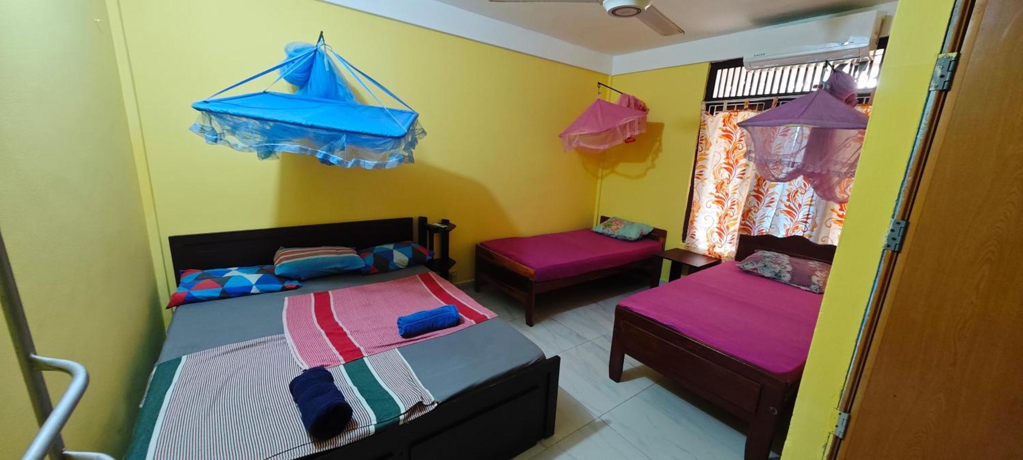 Tony'S Garden House Back Packers Inn Jaffna Bagian luar foto